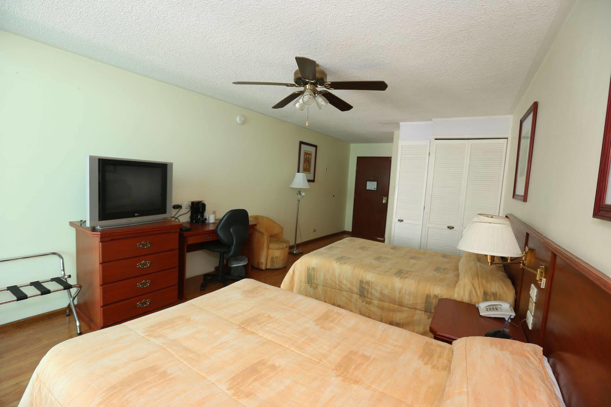 Hotel Marcella Clase Ejecutiva Morelia Bagian luar foto